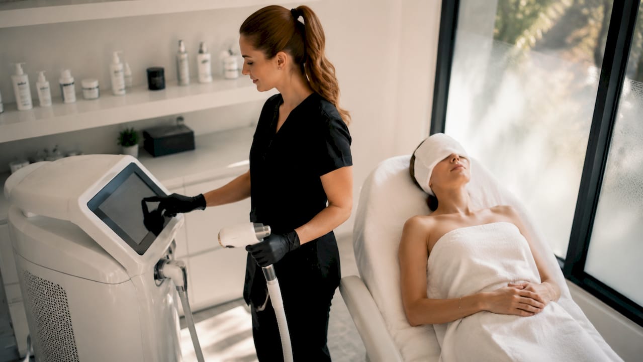 Dermatologička vykonáva laserovú epiláciu priamo v ambulancii.